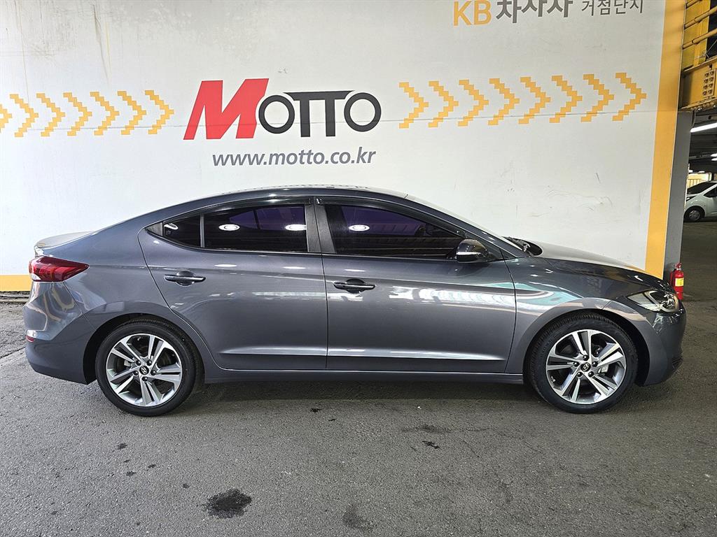 HYUNDAI Avante - Vista 4