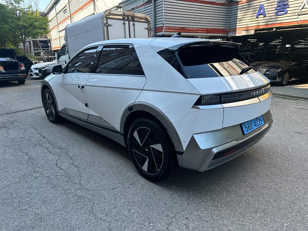HYUNDAI Ioniq 5 - Vista 4