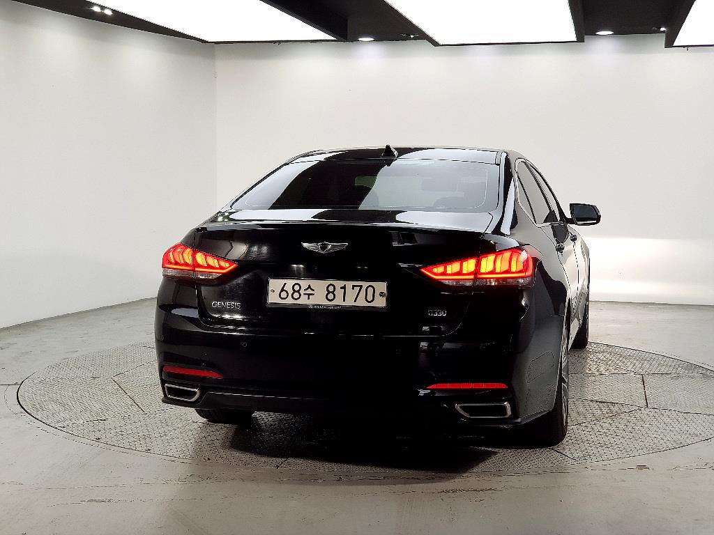 HYUNDAI Genesis - Vista 4