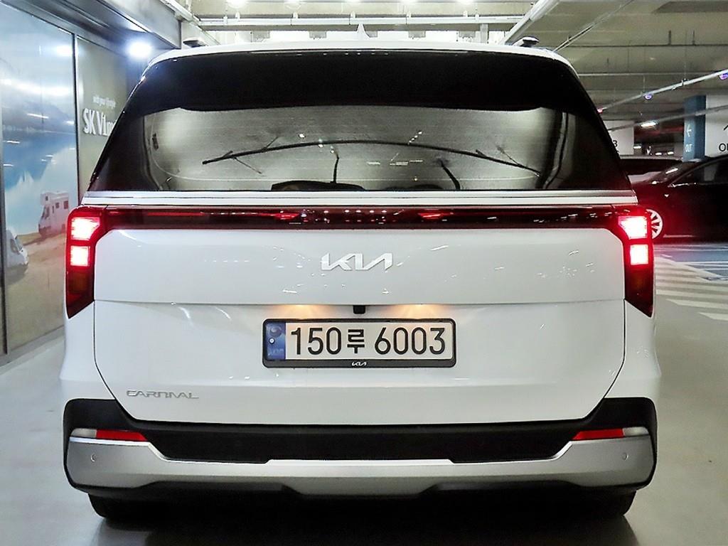 KIA Carnival - Vista 5