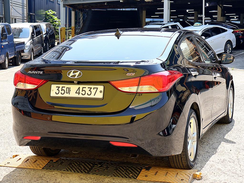 HYUNDAI Avante - Vista 4
