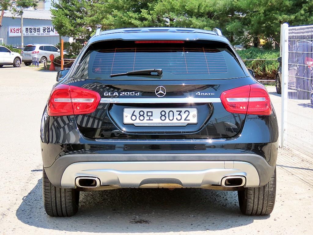 Mercedes Benz GLA Class - Vista 4