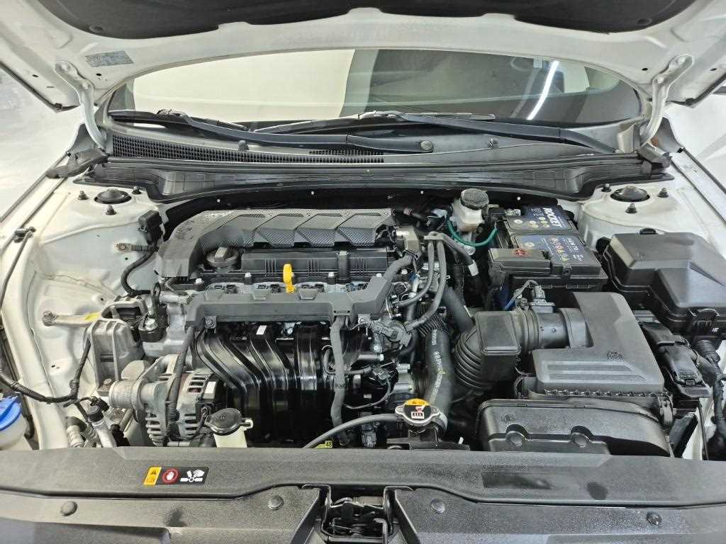 HYUNDAI Avante - Vista 5