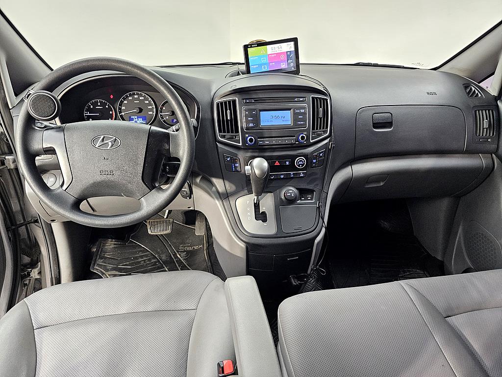 HYUNDAI Starex - Vista 5
