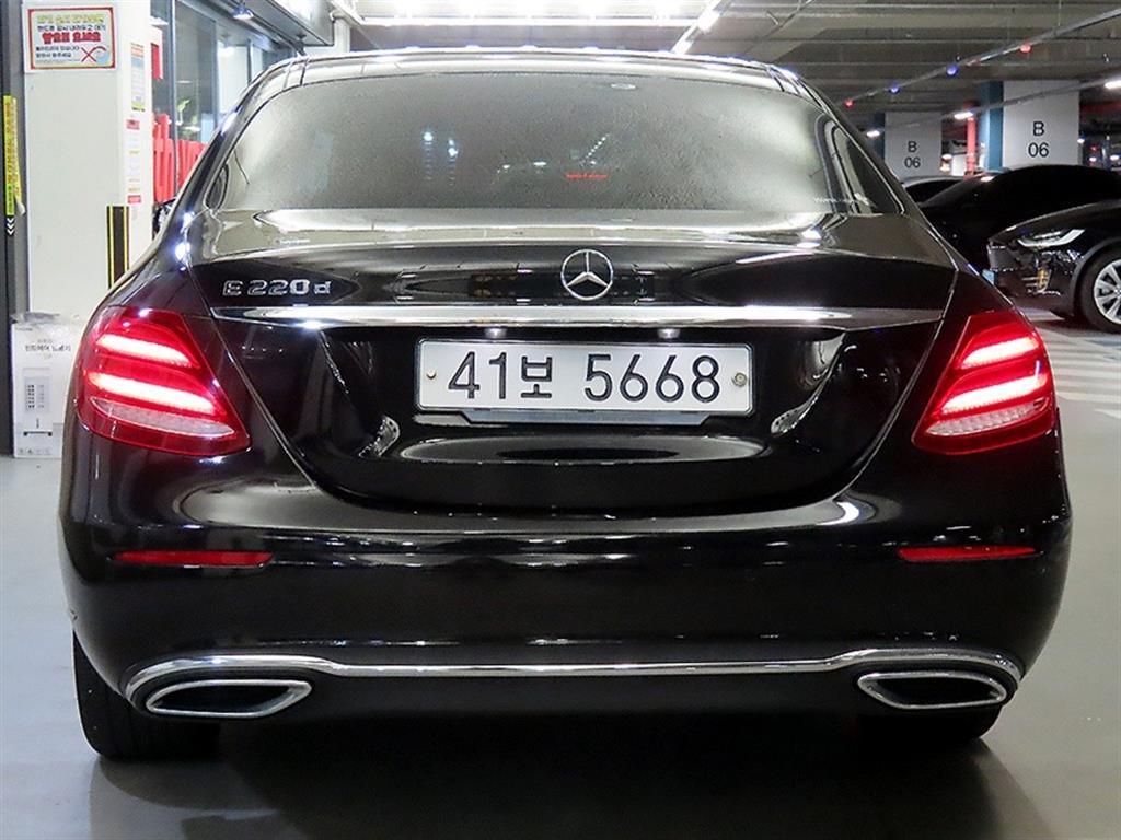 Mercedes Benz E class - Vista 5
