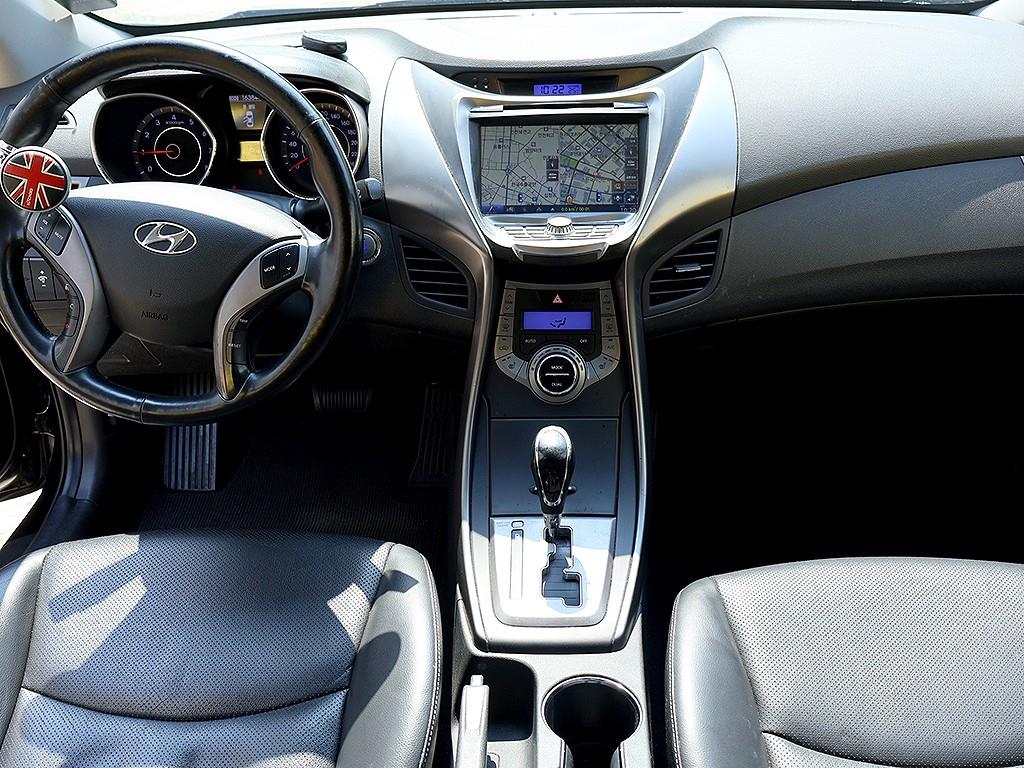 HYUNDAI Avante - Vista 5