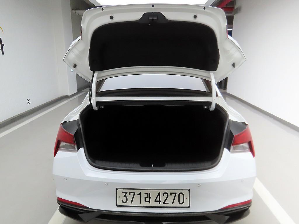 HYUNDAI Avante - Vista 5