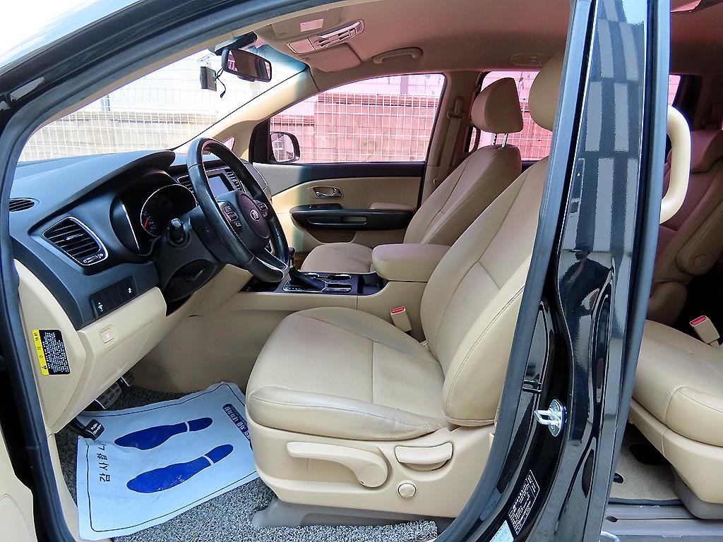 KIA Carnival - Vista 5