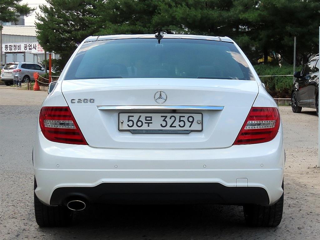 Mercedes Benz C Class - Vista 4
