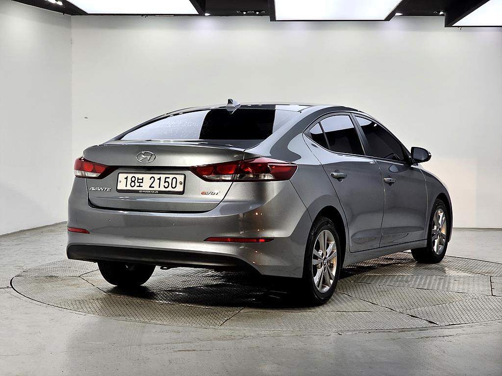 HYUNDAI Avante - Vista 4