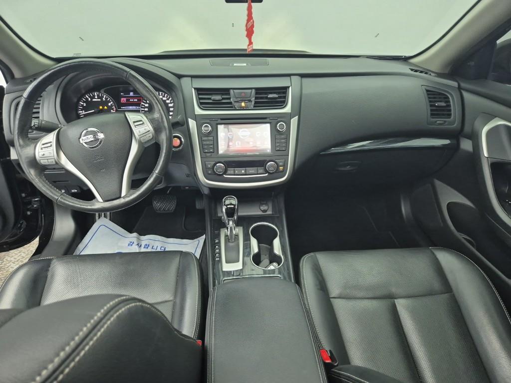 Nissan Altima - Vista 5