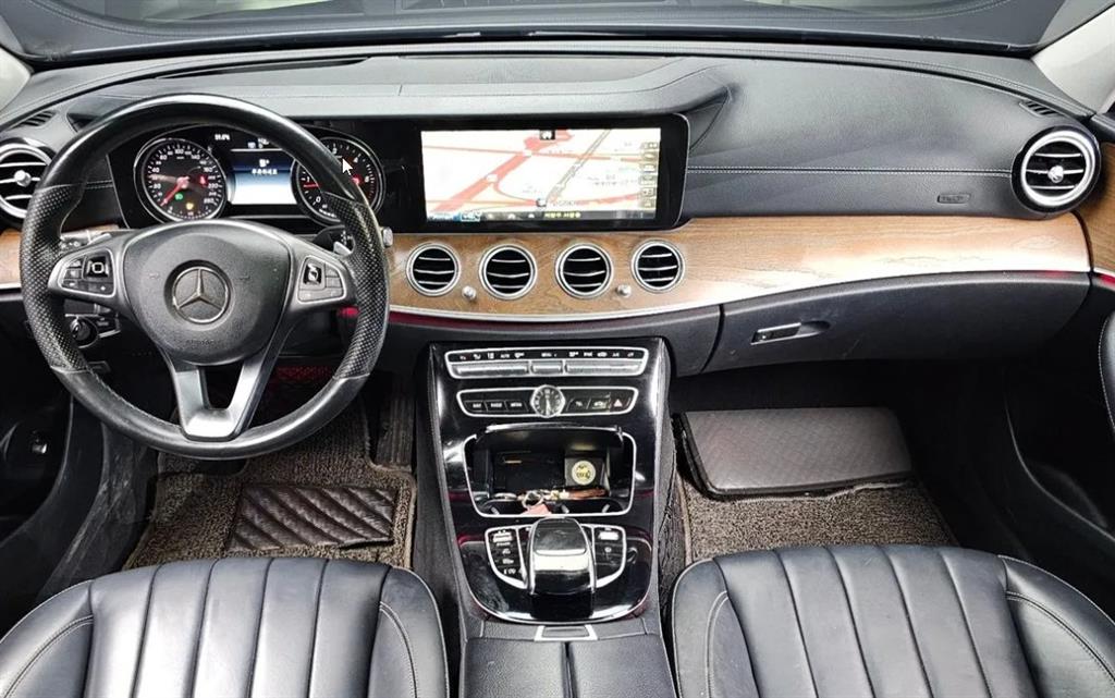 Mercedes Benz E class - Vista 5
