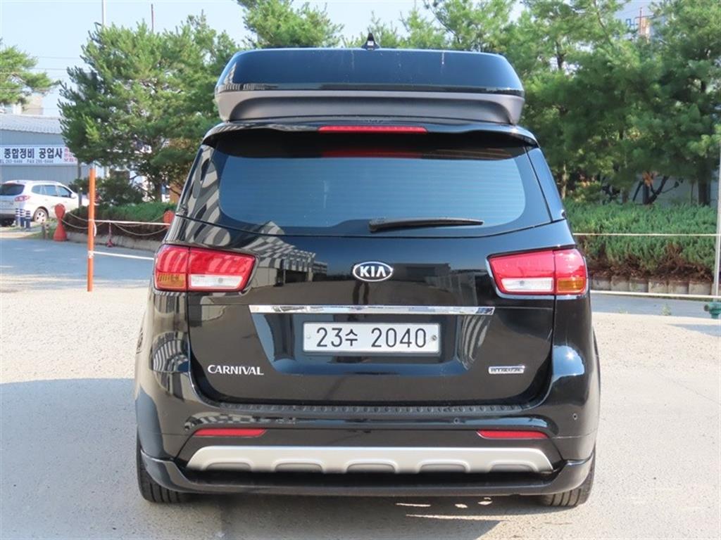 KIA Carnival - Vista 4