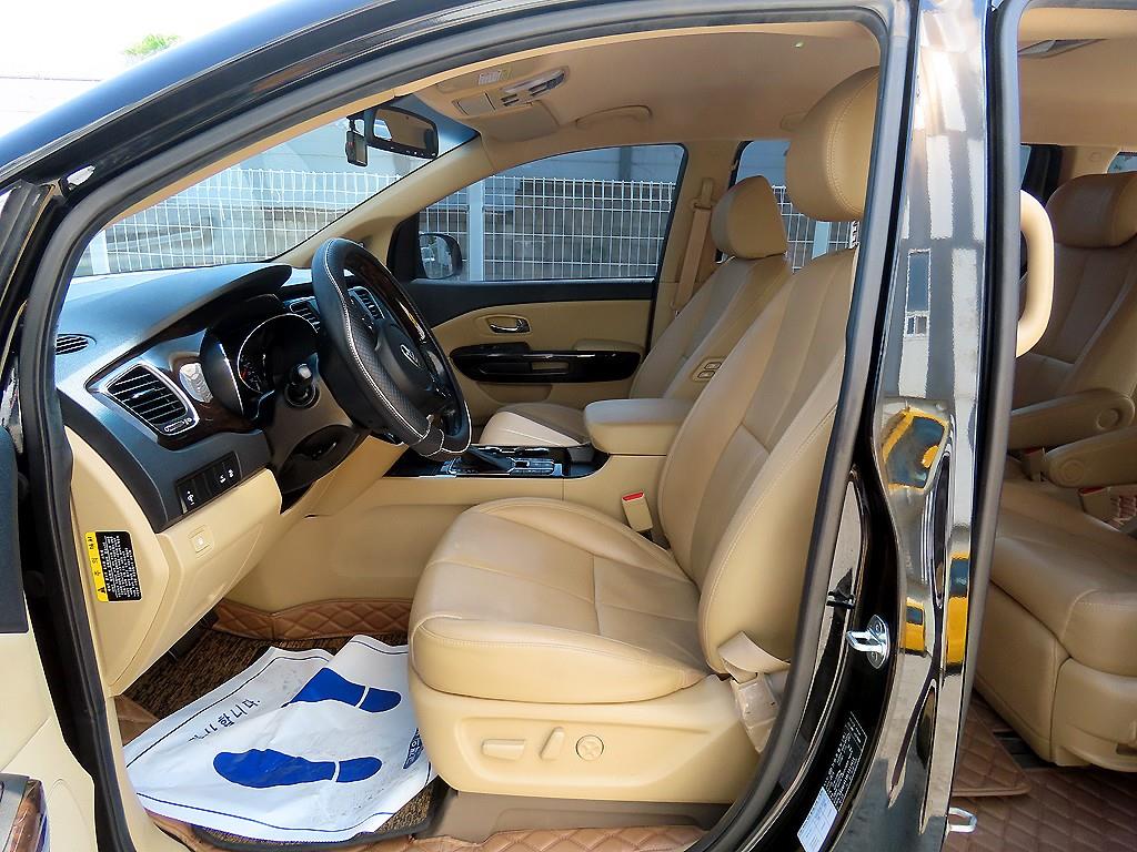 KIA Carnival - Vista 5