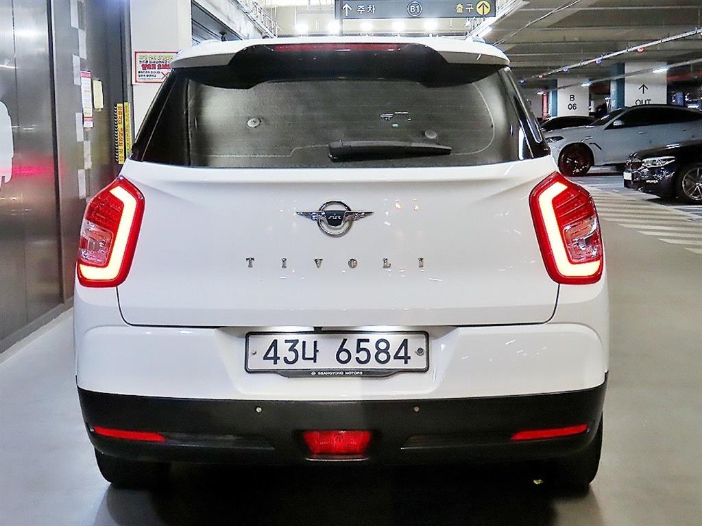 Ssangyong Tivoli - Vista 5