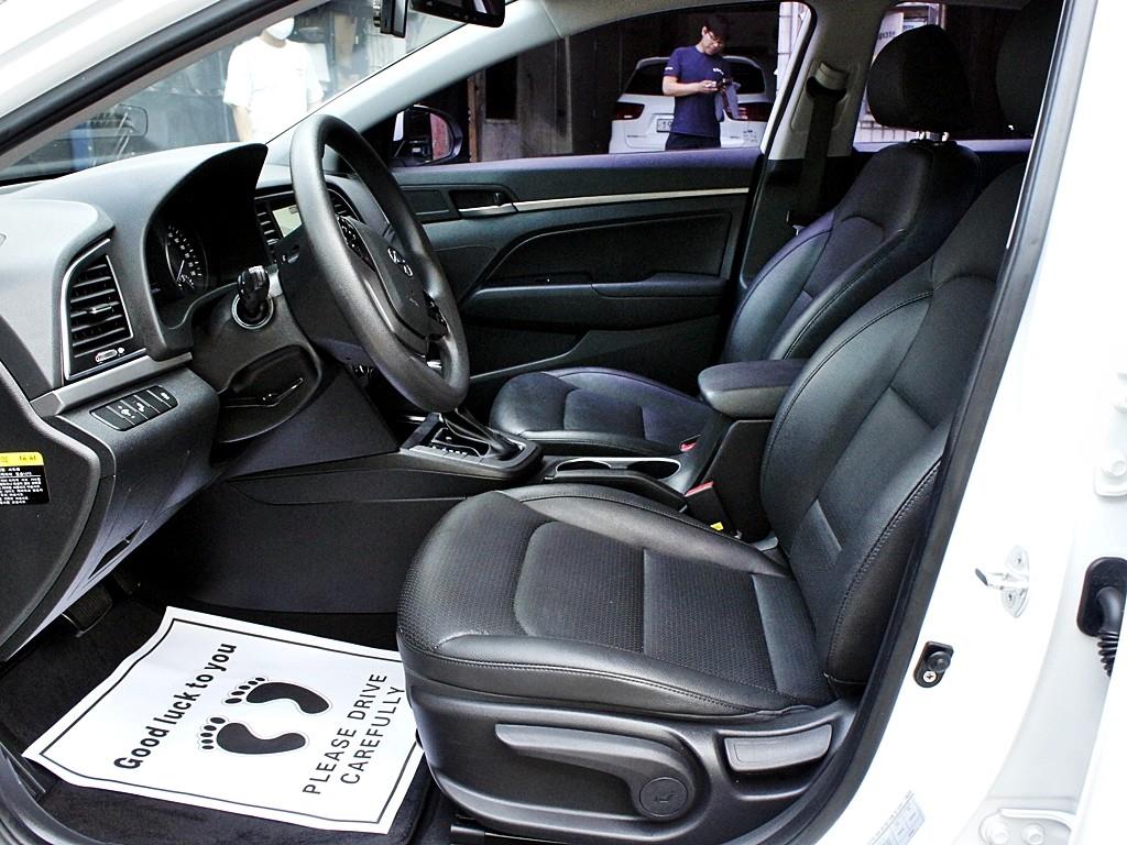 HYUNDAI Avante - Vista 5