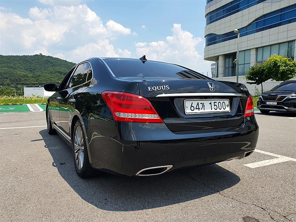 HYUNDAI Equus - Vista 4
