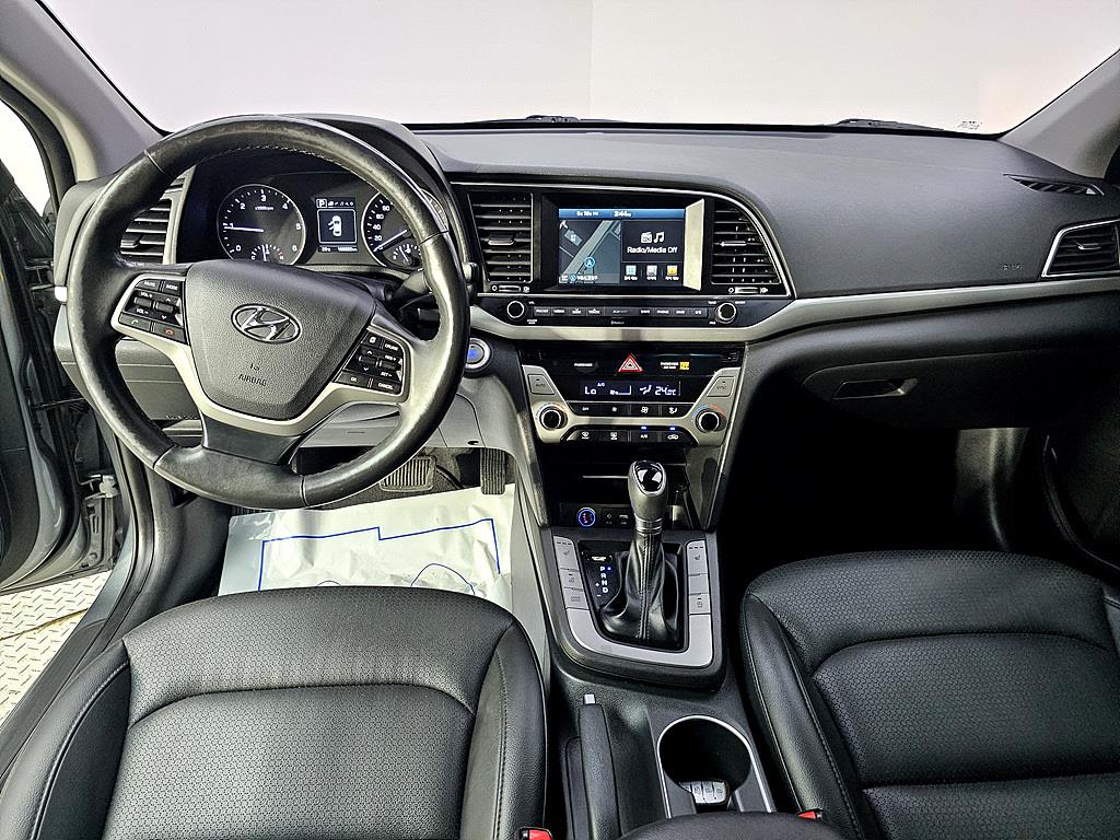 HYUNDAI Avante - Vista 5