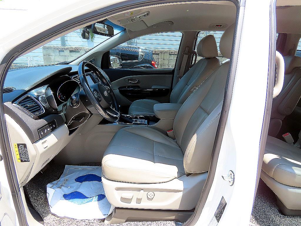 KIA Carnival - Vista 5