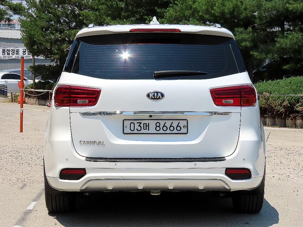 KIA Carnival - Vista 4