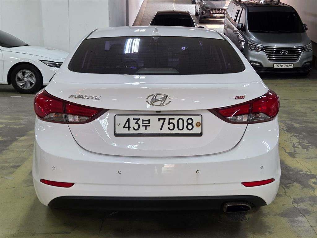 HYUNDAI Avante - Vista 4