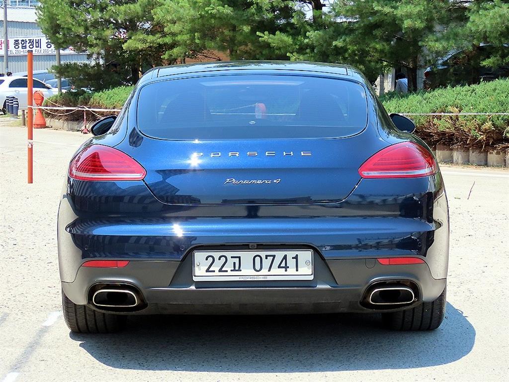 Porsche Panamera - Vista 4