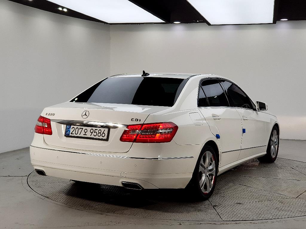 Mercedes Benz E class - Vista 4