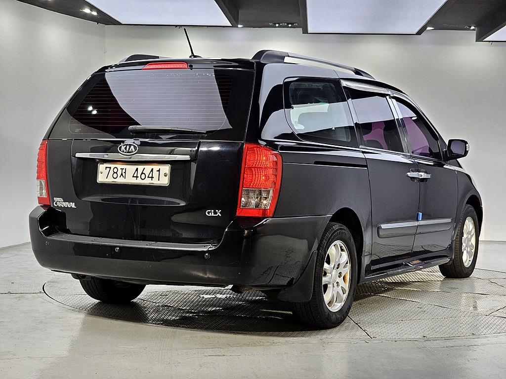 KIA Carnival - Vista 4