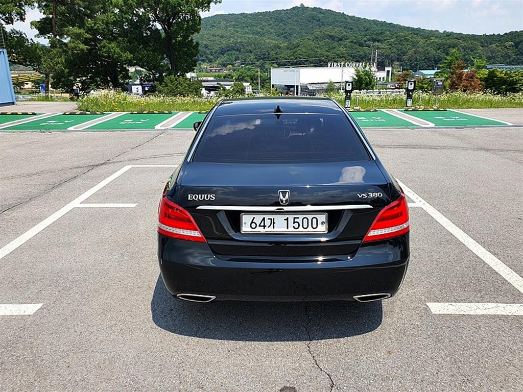 HYUNDAI Equus - Vista 5