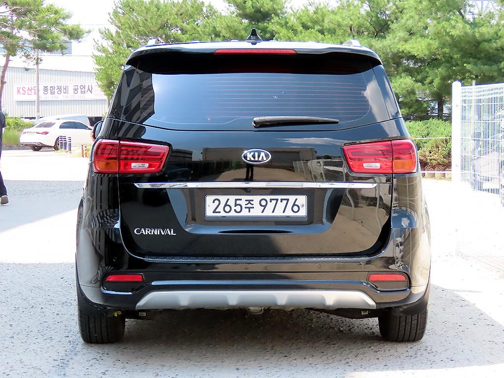 KIA Carnival - Vista 4