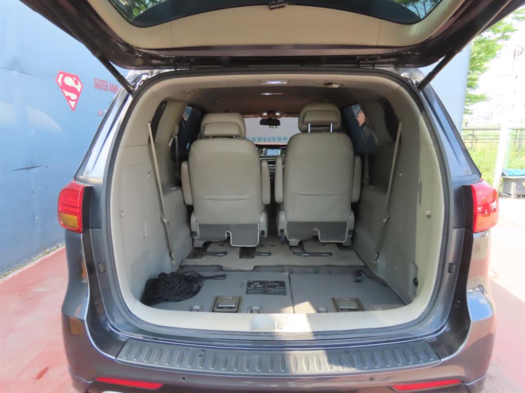 KIA Carnival - Vista 5