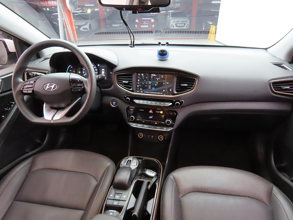 HYUNDAI Ioniq - Vista 5
