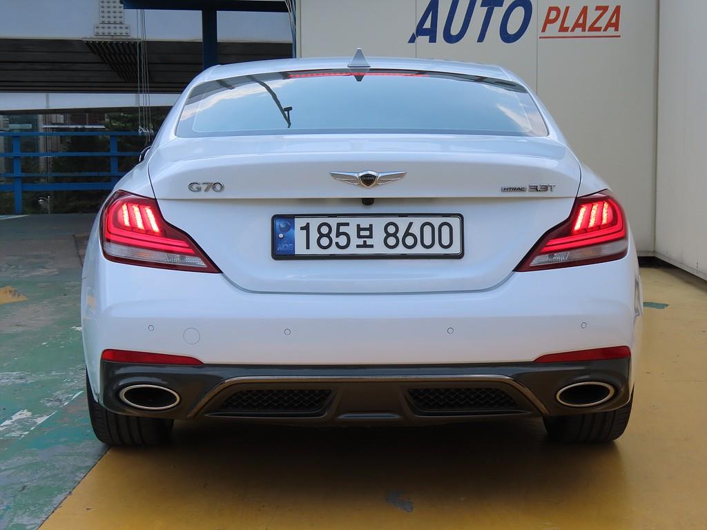 Genesis G70 - Vista 4