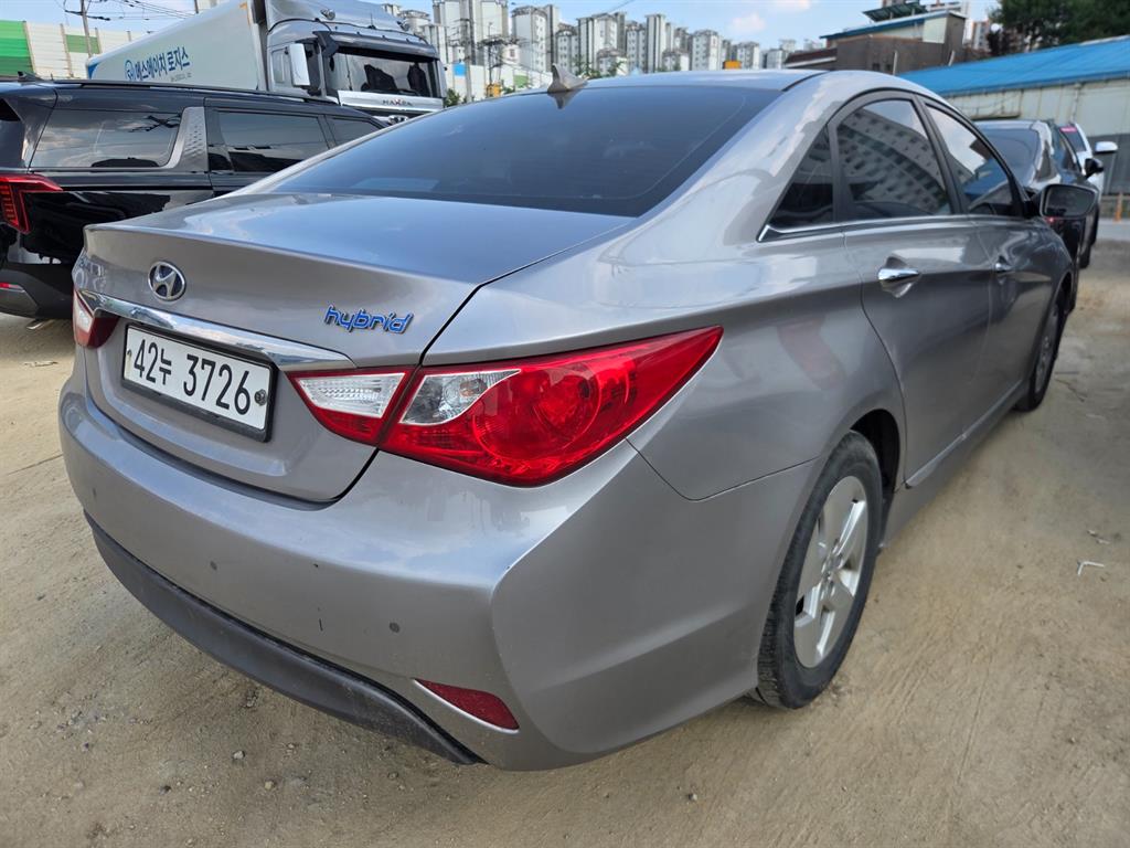 HYUNDAI Sonata - Vista 4