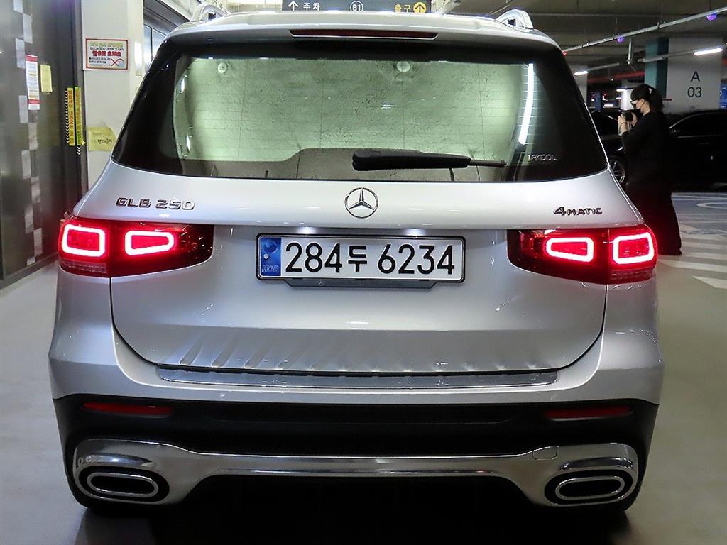 Mercedes Benz GLB Class - Vista 5