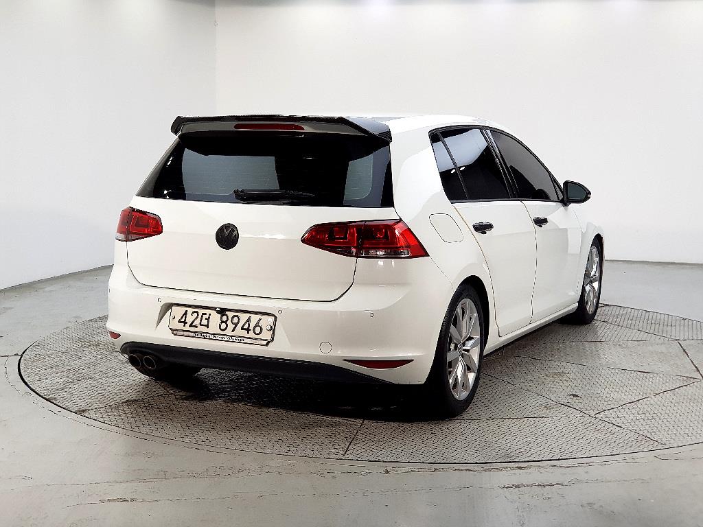 Volkswagen Golf - Vista 4