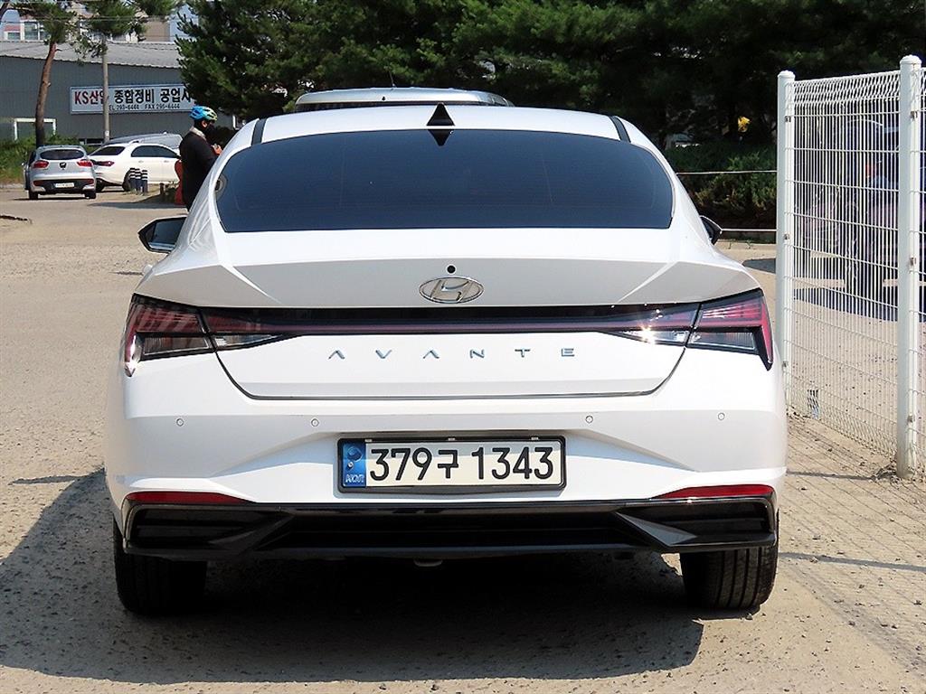 HYUNDAI Avante - Vista 4