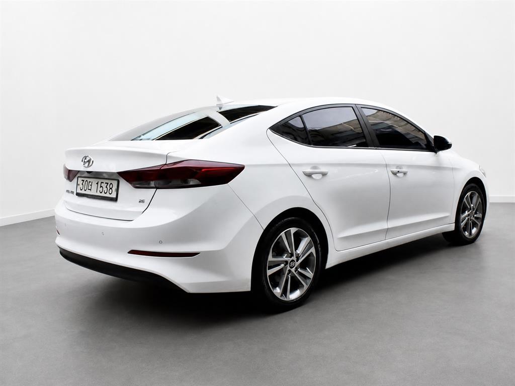 HYUNDAI Avante - Vista 4
