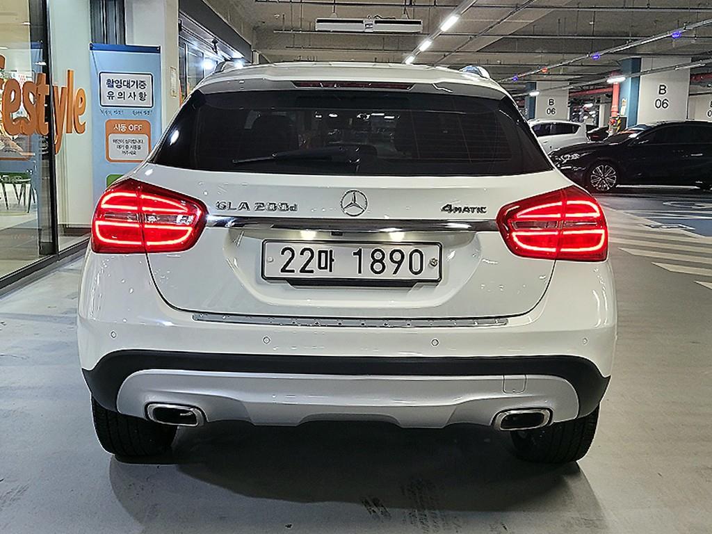 Mercedes Benz GLA Class - Vista 5