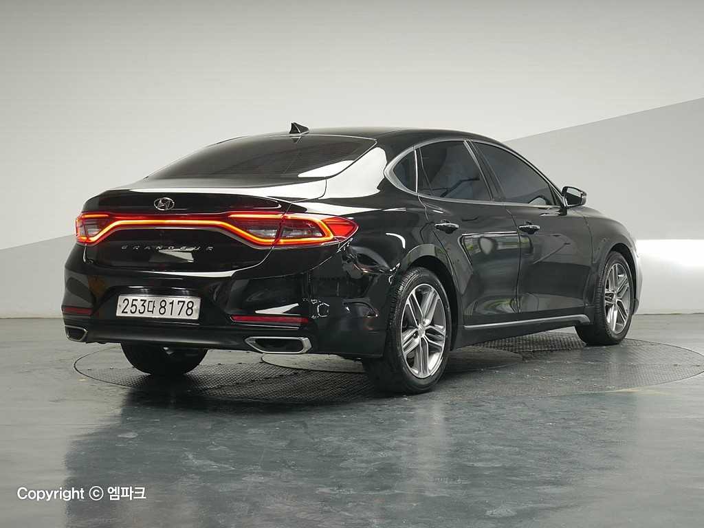 HYUNDAI Grandeur - Vista 4