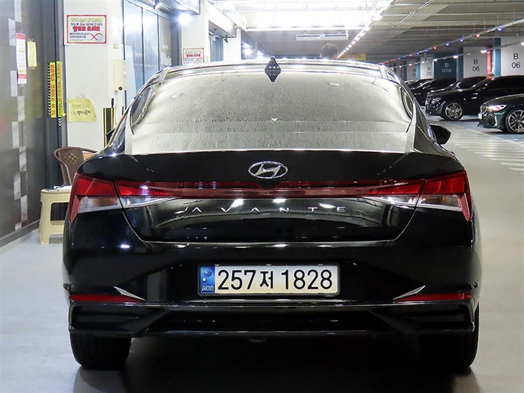 HYUNDAI Avante - Vista 5