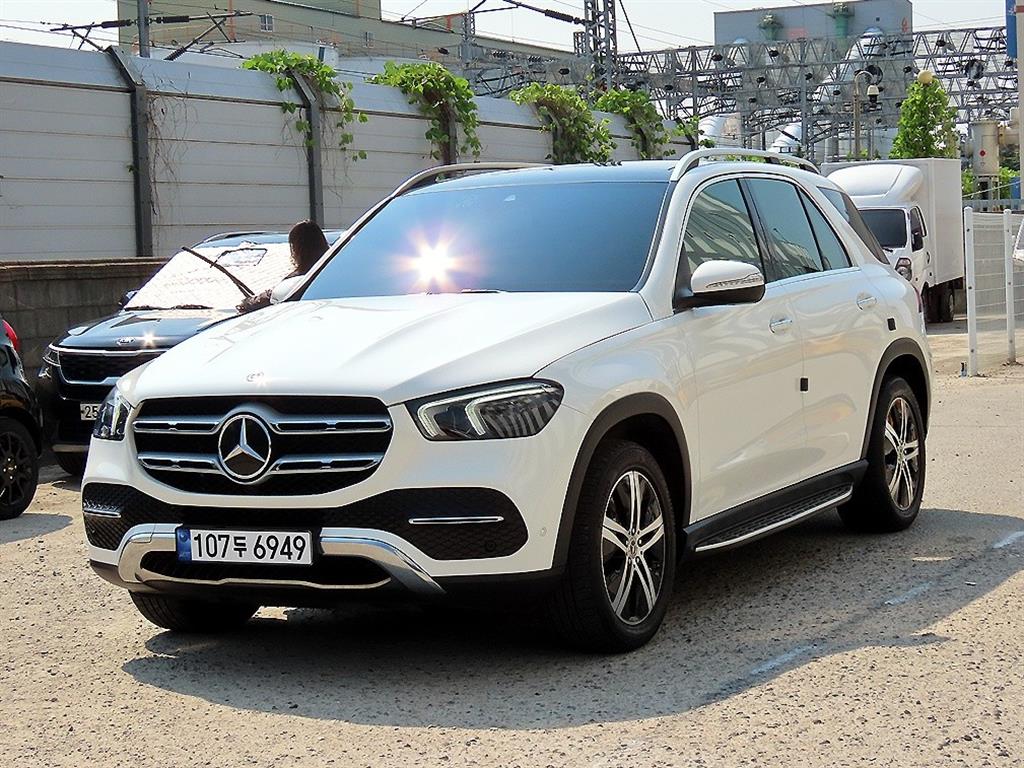 벤츠 GLE 클래스 GLE 300d 4MATIC 사진 2/20