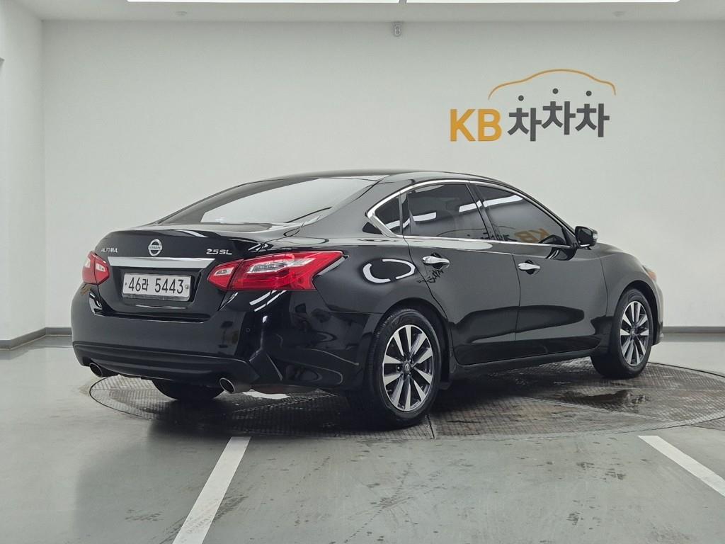 Nissan Altima - Vista 4