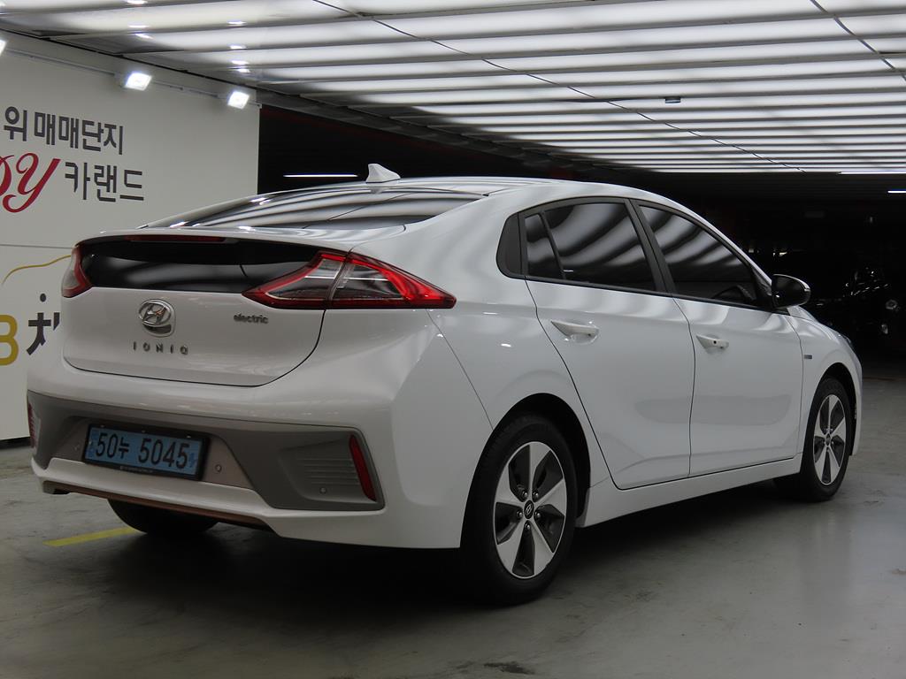 HYUNDAI Ioniq - Vista 4