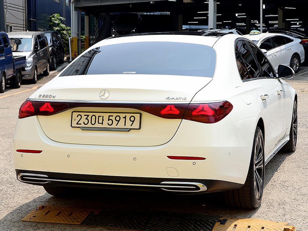 Mercedes Benz E class - Vista 4