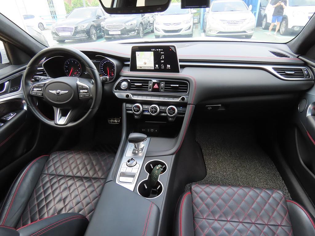 Genesis G70 - Vista 5