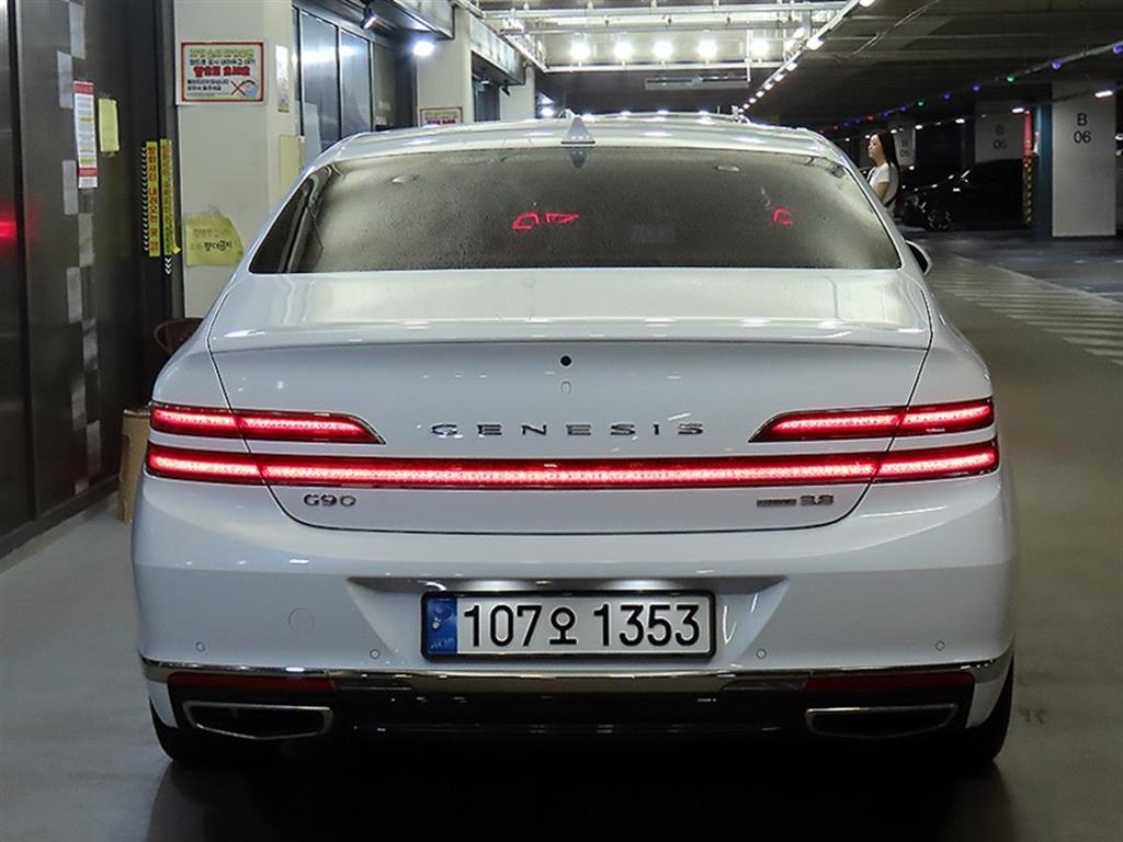 Genesis G90 - Vista 5