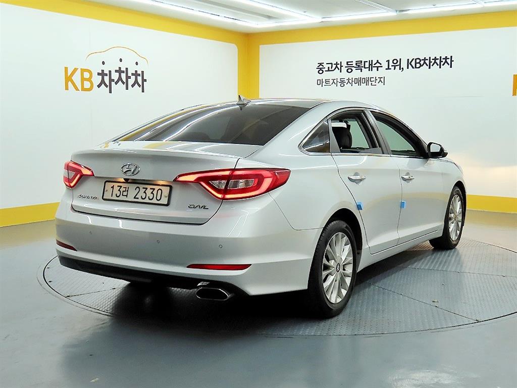 HYUNDAI Sonata - Vista 4