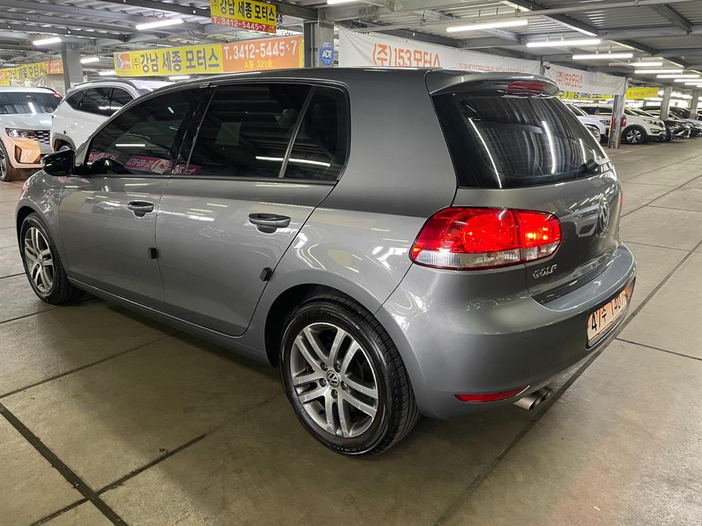 Volkswagen Golf - Vista 4