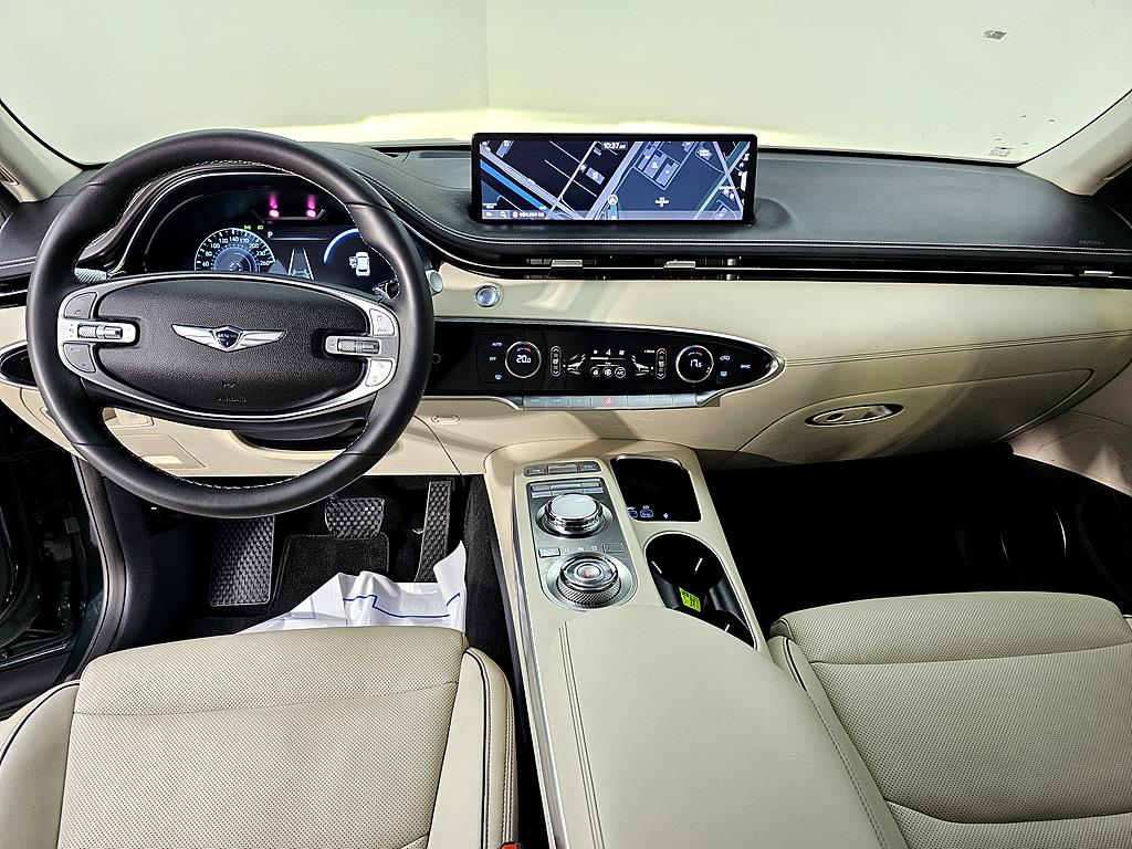 Genesis GV70 - Vista 5